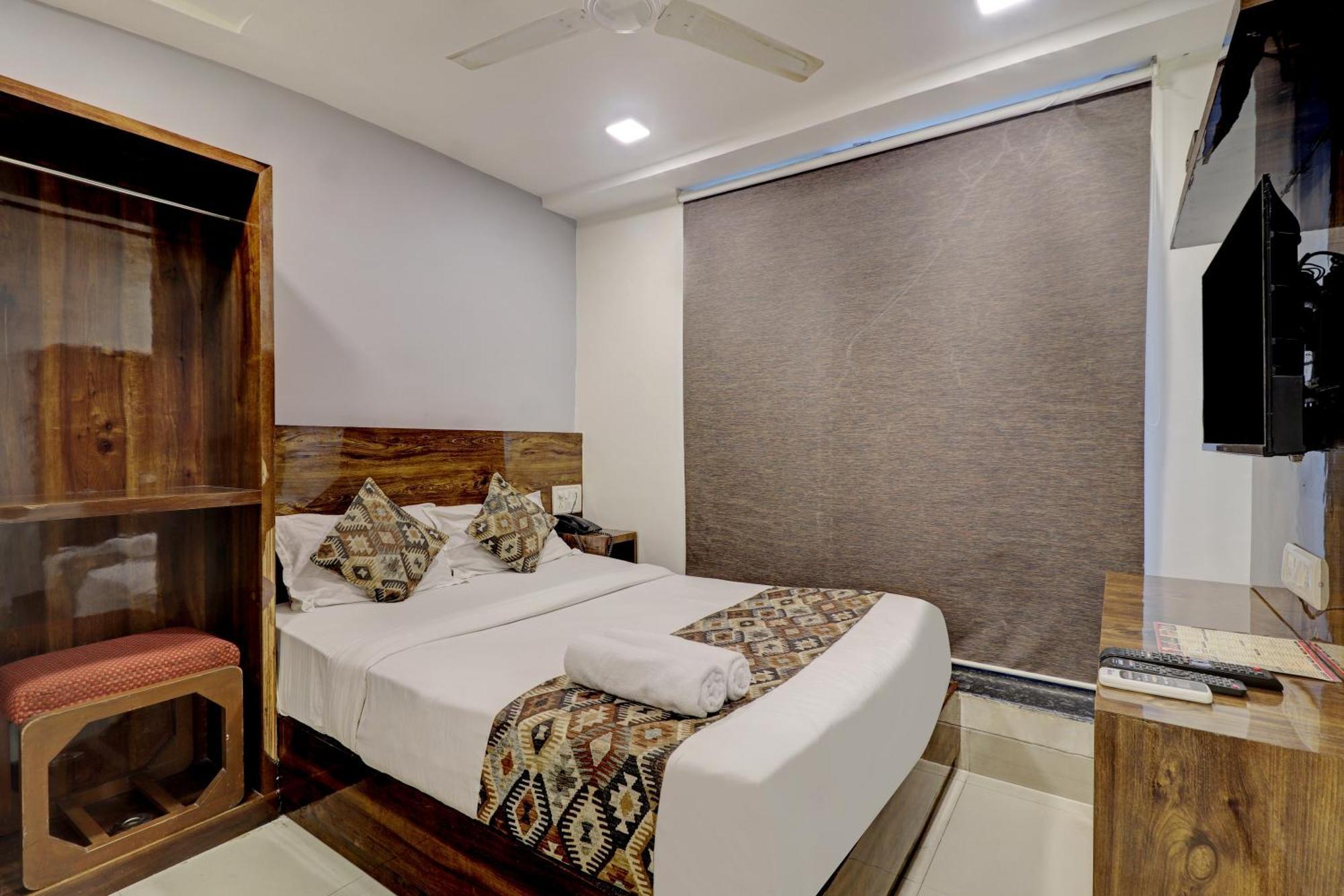 Hotel Merry Gold Мумбаи Экстерьер фото