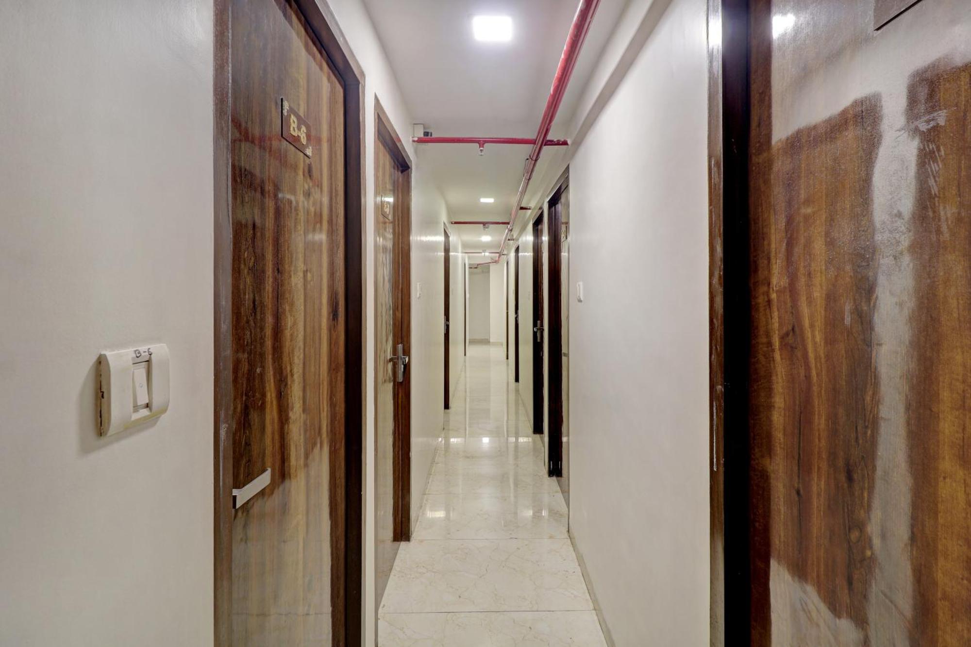 Hotel Merry Gold Мумбаи Экстерьер фото
