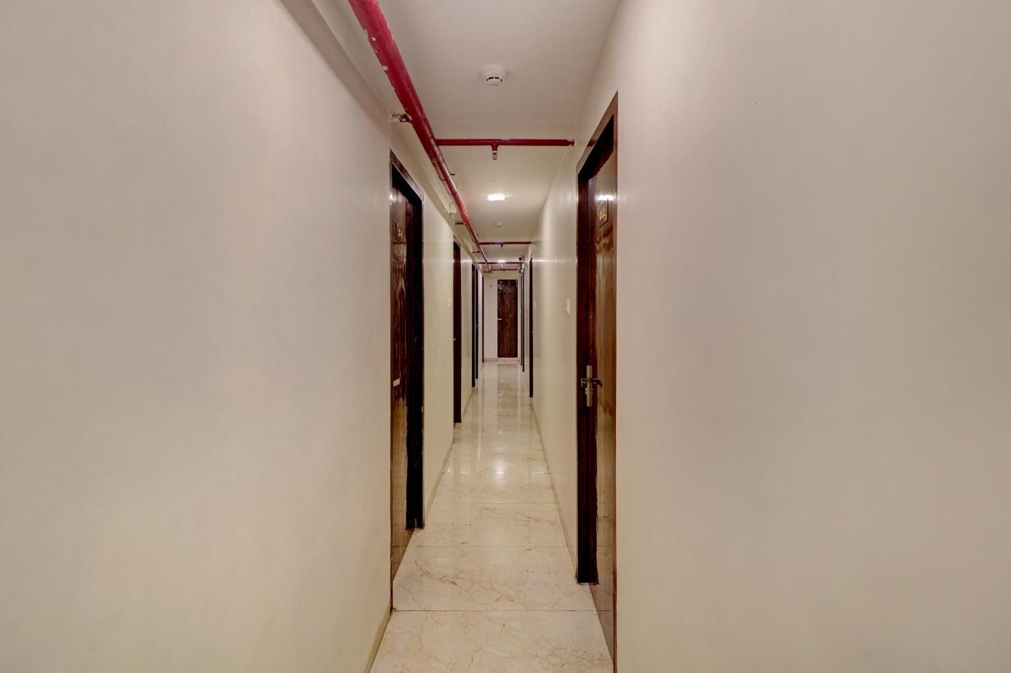 Hotel Merry Gold Мумбаи Экстерьер фото